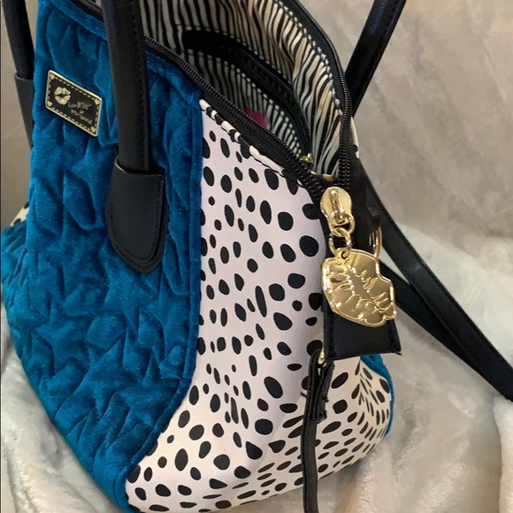 Betsey Johnson purse! - Picture 7 of 7